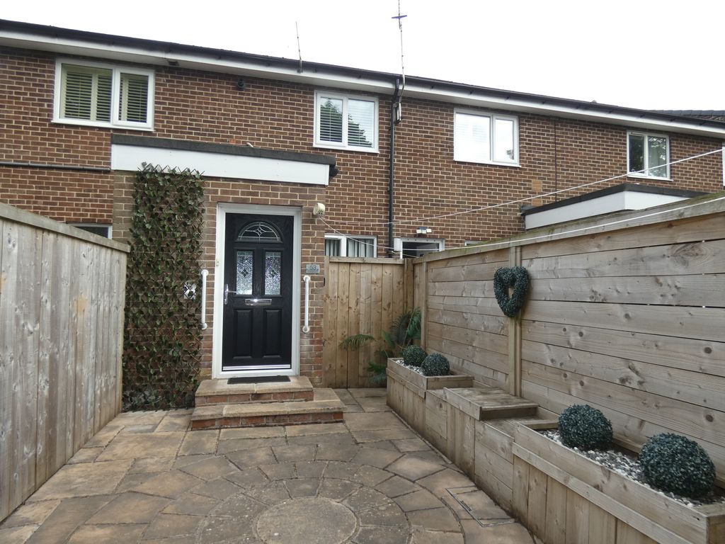 Entrance/Courtyard- click for photo gallery